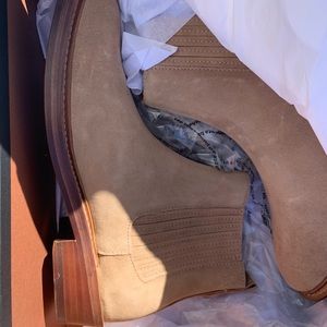 Tan suede Coach boots